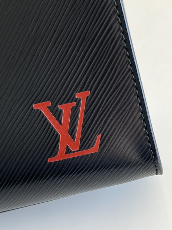 l0*is V*t0n petit sac plat