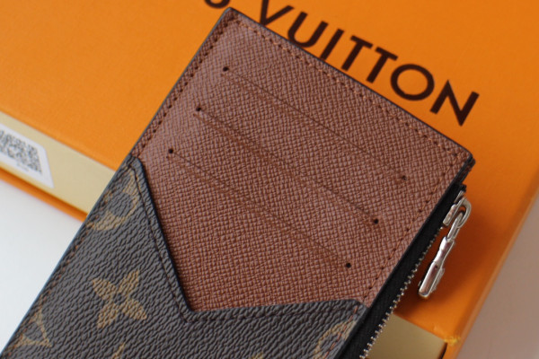 l0*is V*t0n coin card holder
