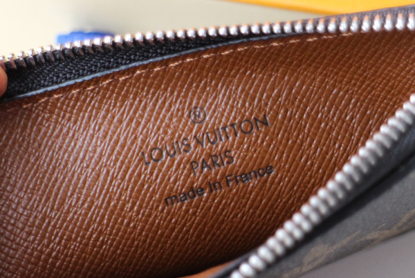 l0*is V*t0n coin card holder