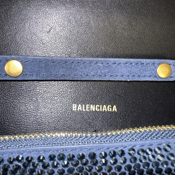 Ba*len*cia*ga hourglass wallet on chain