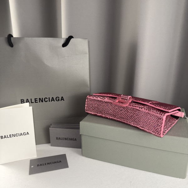 Ba*len*cia*ga hourglass wallet on chain