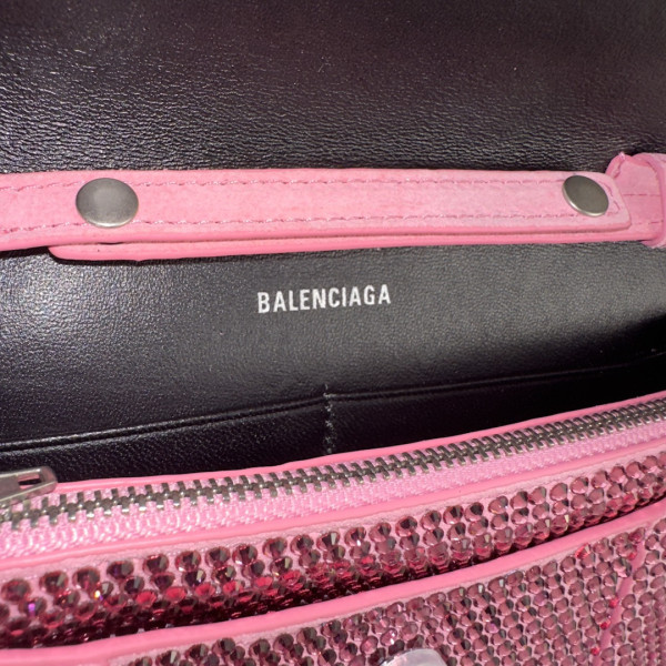 Ba*len*cia*ga hourglass wallet on chain