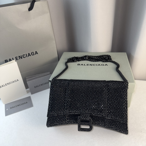 Ba*len*cia*ga hourglass wallet on chain