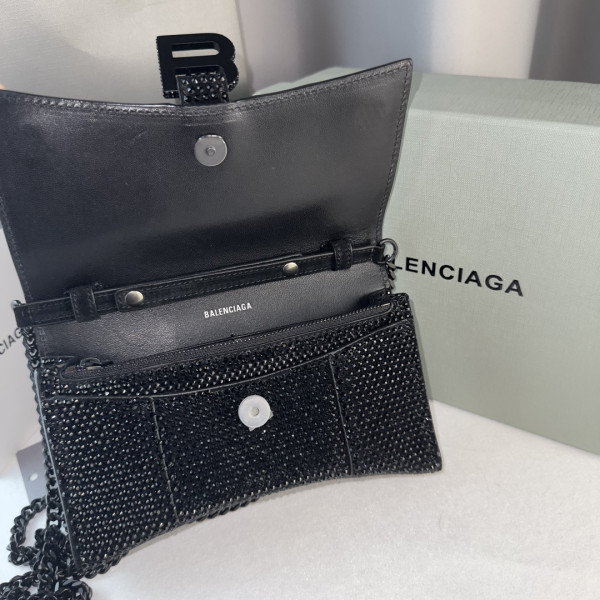 Ba*len*cia*ga hourglass wallet on chain