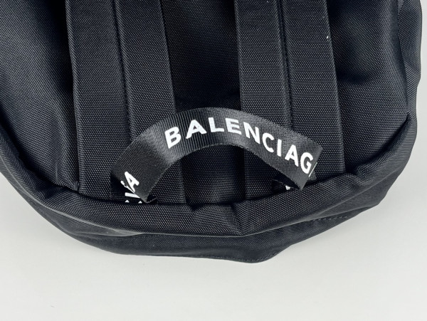 Ba*len*cia*ga backpack