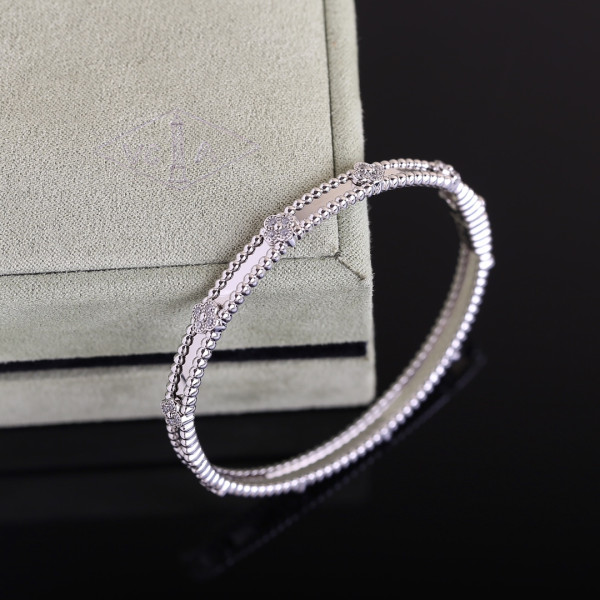 V*N CL*F & arpels perlée bracelet