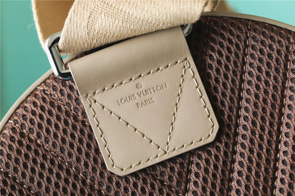 l0*is V*t0n pilot slingbag