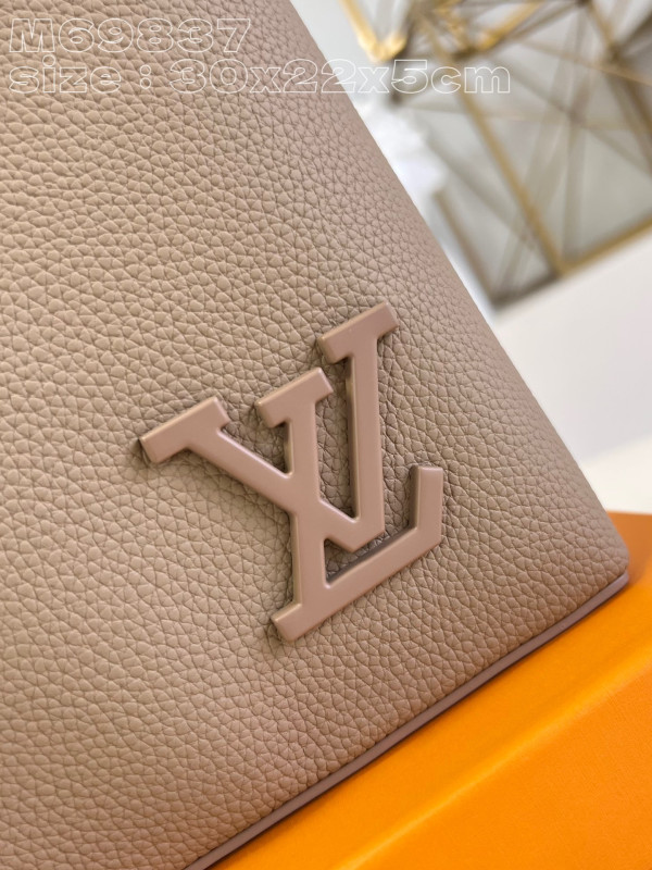 l0*is V*t0n ipad pouch