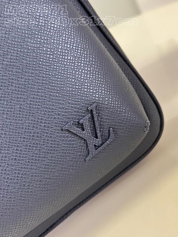 l0*is V*t0n avenue slingbag nm
