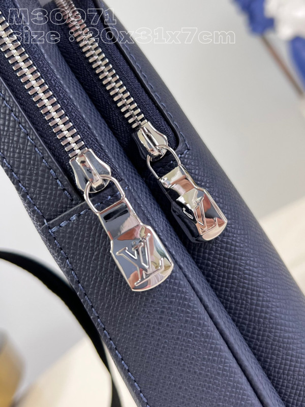 l0*is V*t0n avenue slingbag nm