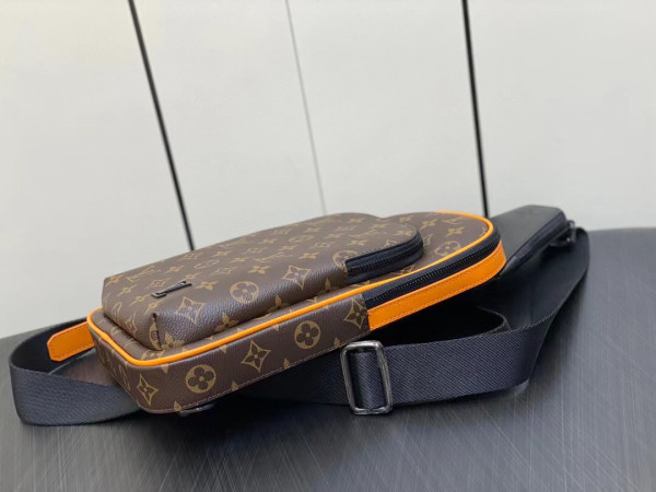 l0*is V*t0n avenue slingbag
