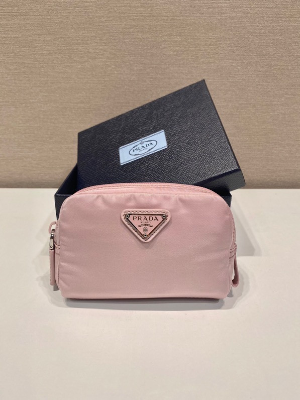 Pra*a re-nylon necessaire