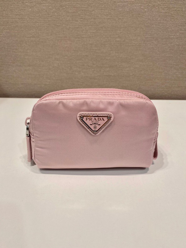 Pra*a re-nylon necessaire