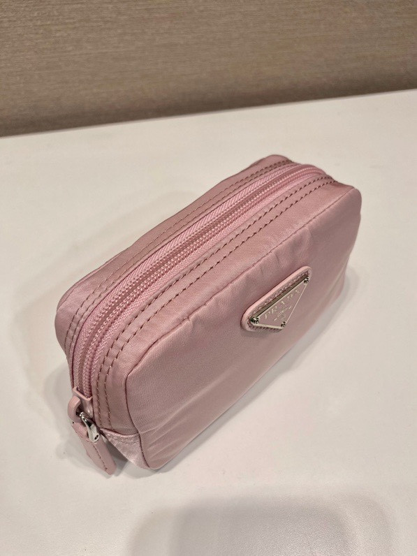 Pra*a re-nylon necessaire