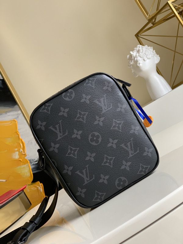 l0*is V*t0n christopher wearable wallet