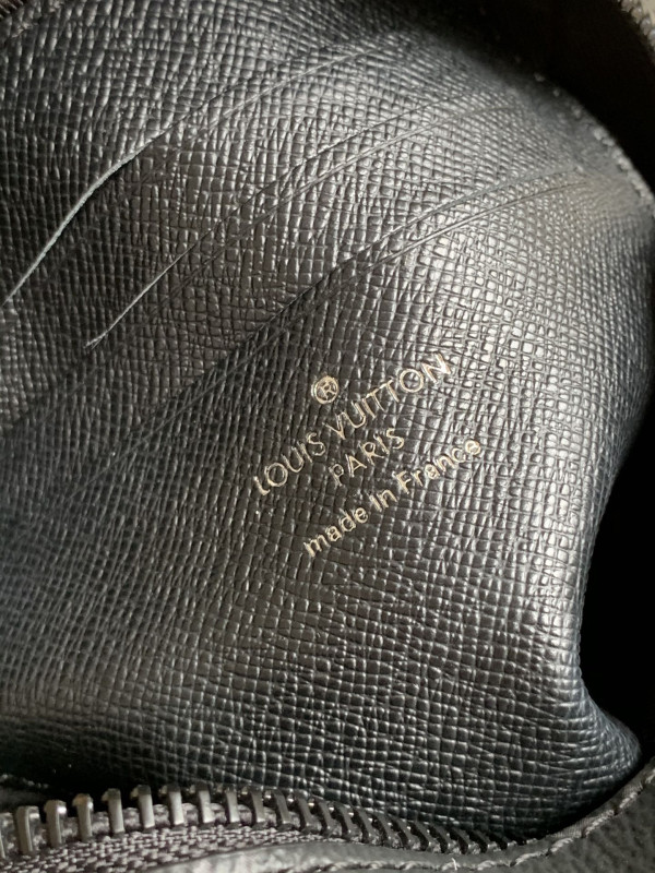 l0*is V*t0n christopher wearable wallet
