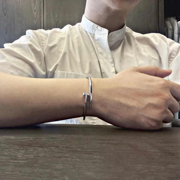 Ca*t*er bracelet