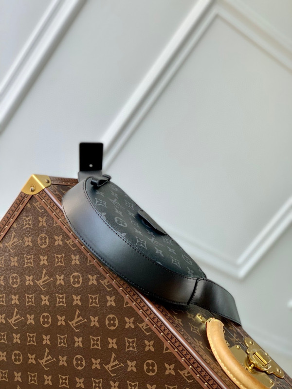 l0*is V*t0n moon crossbody