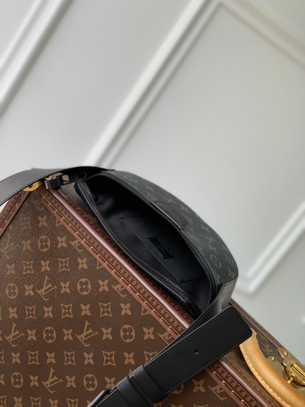 l0*is V*t0n moon crossbody