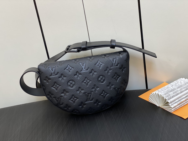l0*is V*t0n moon crossbody