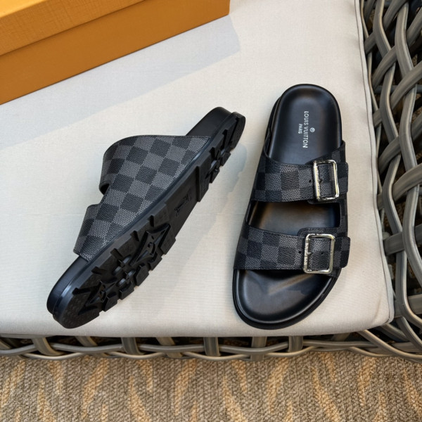 l0*is V*t0n slippers