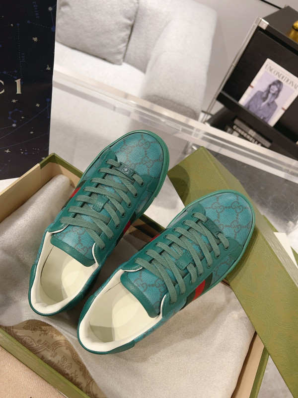 G*u*i sneaker