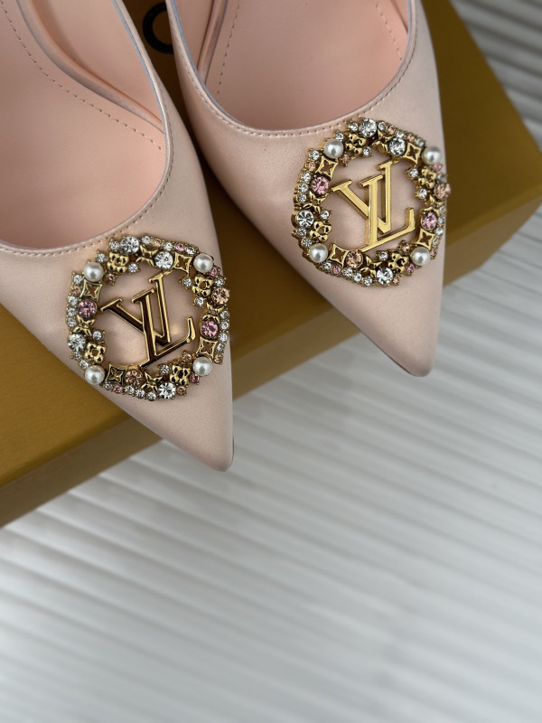l0*is V*t0n heels