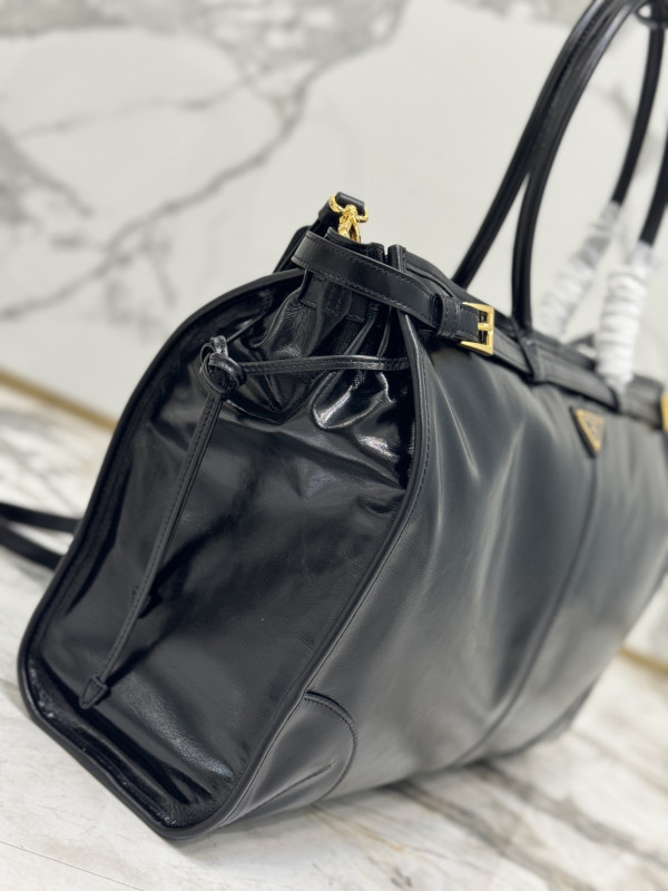 Pra*a extra large leather handbag