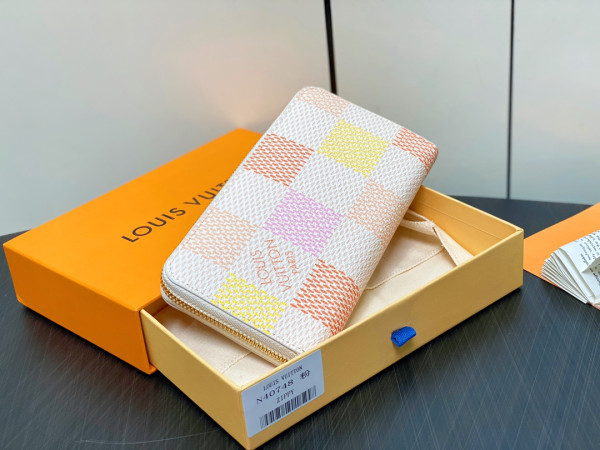 l0*is V*t0n zippy wallet-19.5*10.5*2.5 cm