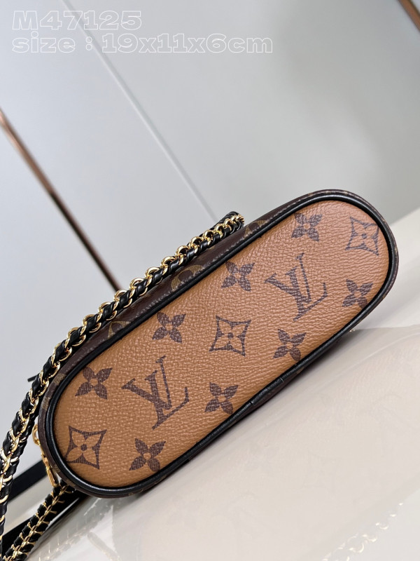 l0*is V*t0n vanity chain pouch-19 x 11.5 x 6.5 cm