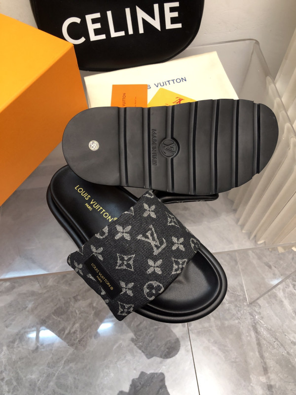 l0*is V*t0n pool pillow comfort mule
