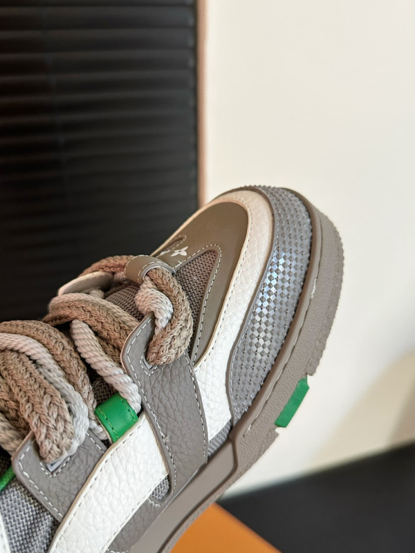 l0*is V*t0n sneakers