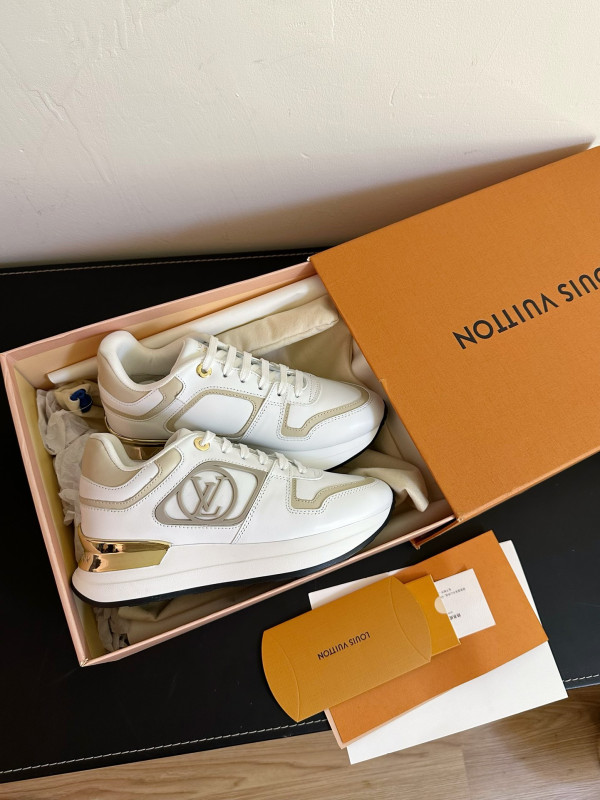 l0*is V*t0n sneakers