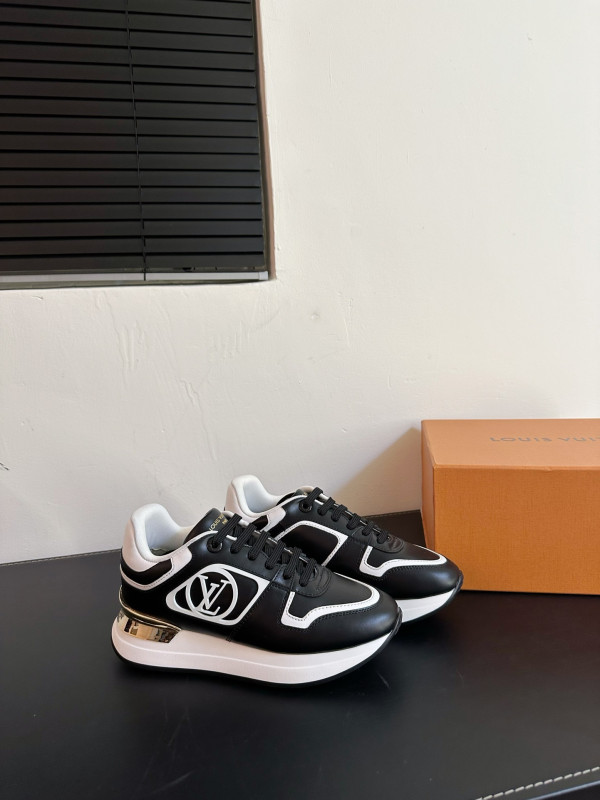 l0*is V*t0n sneakers