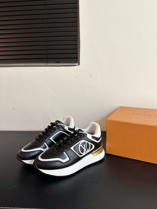 l0*is V*t0n sneakers