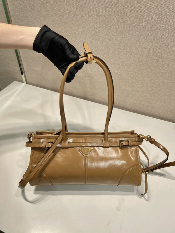 Pra*a medium leather handbag