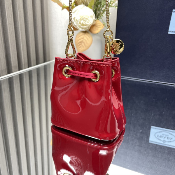 Pra*a  shearling bucket bag-9-9-6cm