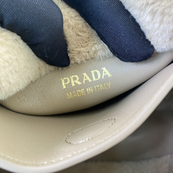 Pra*a woolen bucket bag-18*15.5*10cm