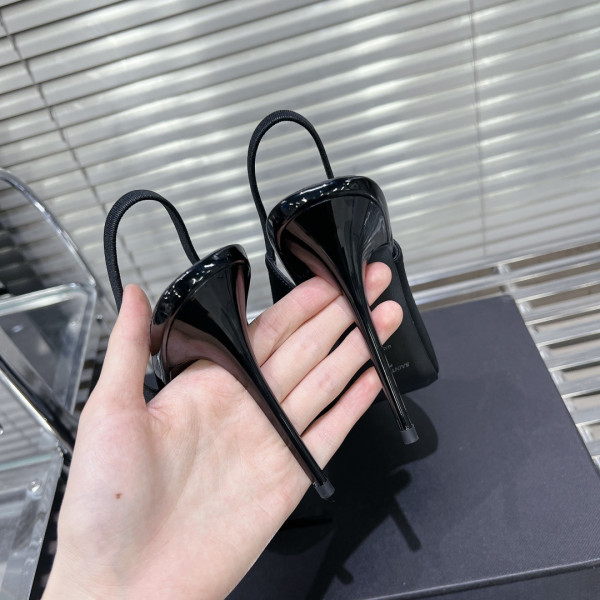 Sa**t Lau*nt heels