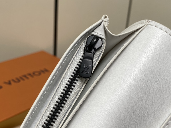 l0*is V*t0n brazza wallet-10*19*2cm