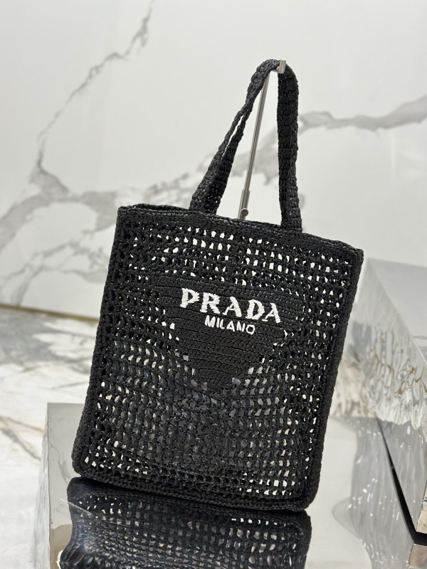 Pra*a crochet tote bag