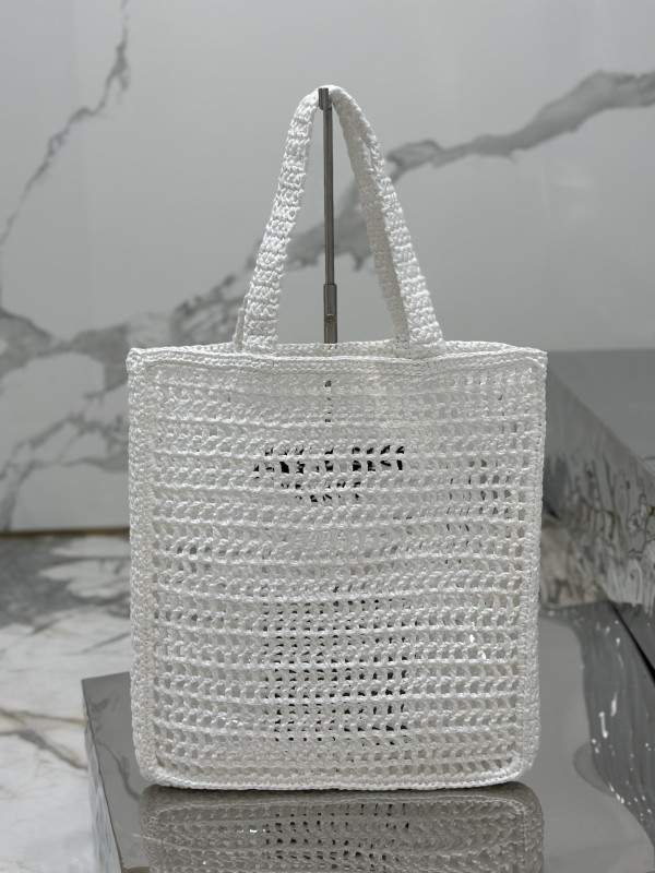 Pra*a crochet tote bag