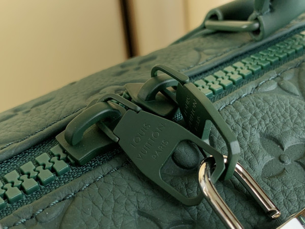 l0*is V*t0n keepall bandouliÈre 50