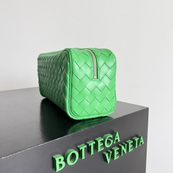 bo*te*ga Ve*ne*ta intrecciato leather wallet-on-strap