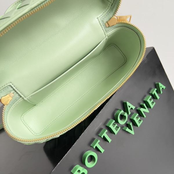 bo*te*ga Ve*ne*ta  vanity case crossbody bag