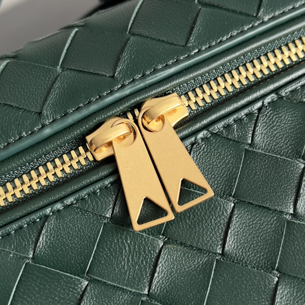 bo*te*ga Ve*ne*ta  vanity case crossbody bag