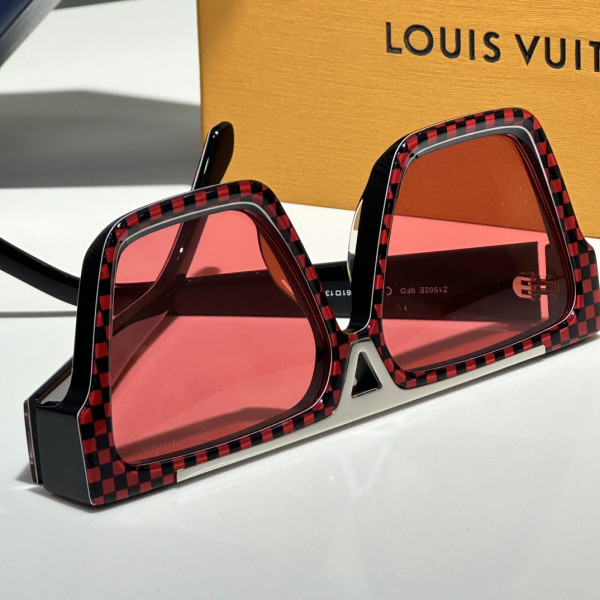 louvis V*t0n sunglasses