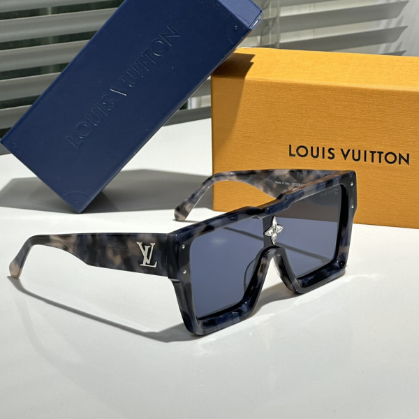 louvis V*t0n sunglasses