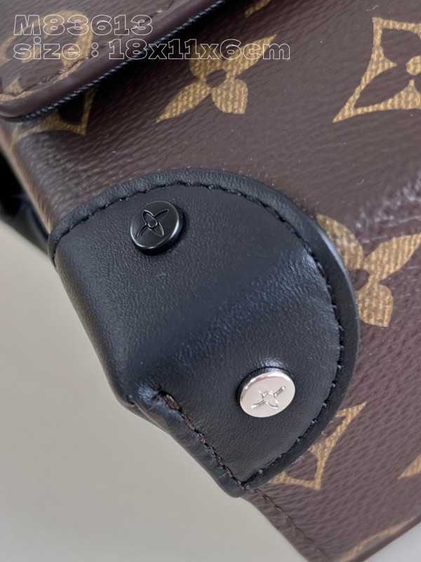 l0*is V*t0n steamer wearable wallet-18*11*6.5cm