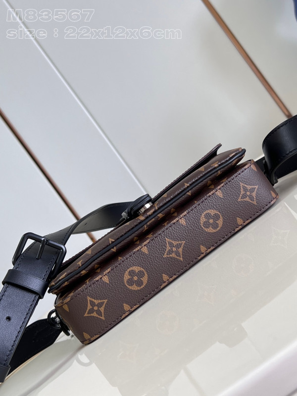 l0*is V*t0n montsouris wearable wallet